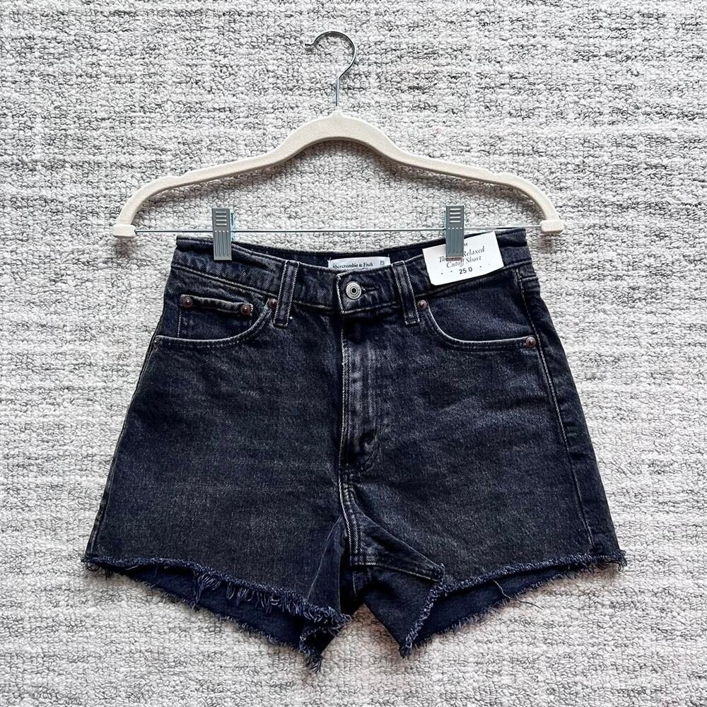 NWT Abercrombie & Fitch 90s Relaxed Cutoff Black black denim jean shorts size 25 - Picture 7 of 9